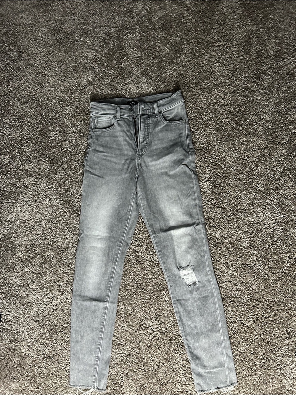 Express Women’s Gray Skinny Ripped Jeans